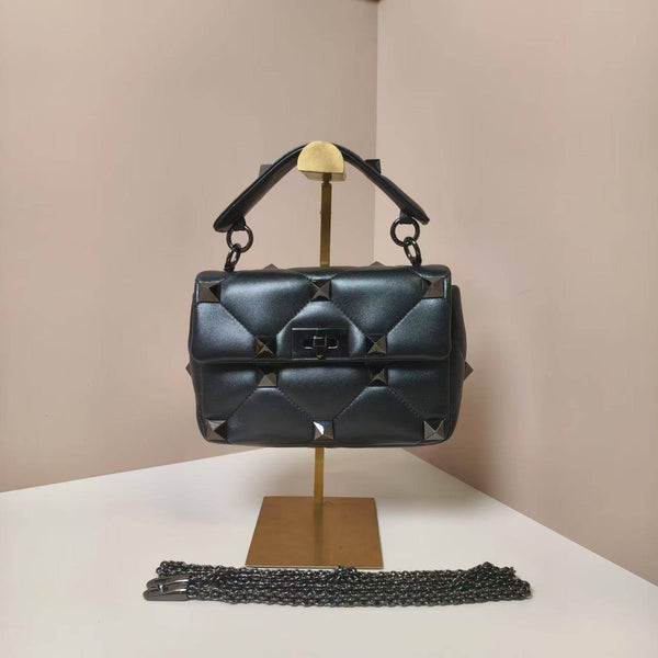 【TikTok Livestream】Valentino Roman Stud Medium Monochrome Black CPU0627 forrezfam