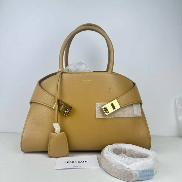 【TikTok Livestream】Ferragamo Hug Medium Top Handle Camel