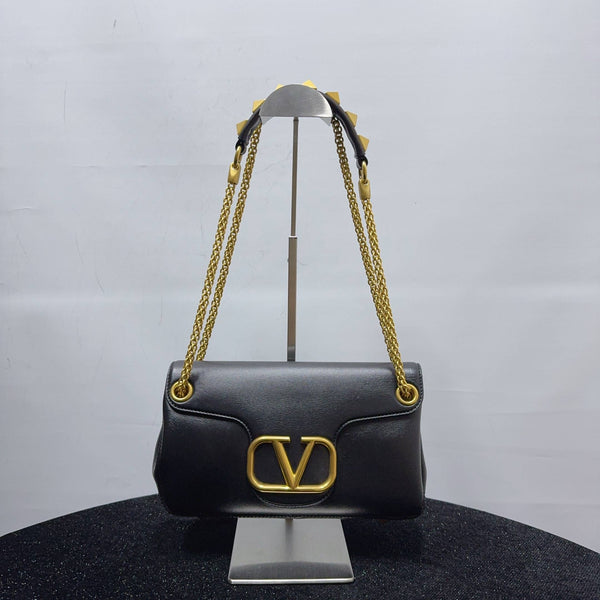 【TikTok Livestream】Valentino Stud Sign Flap Chain Black CPU0609