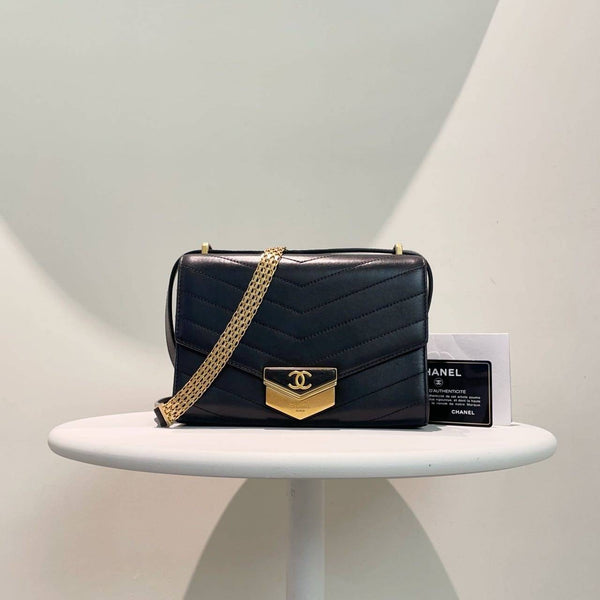 Chanel/CC Chevron Medal Flap Black CPU0725