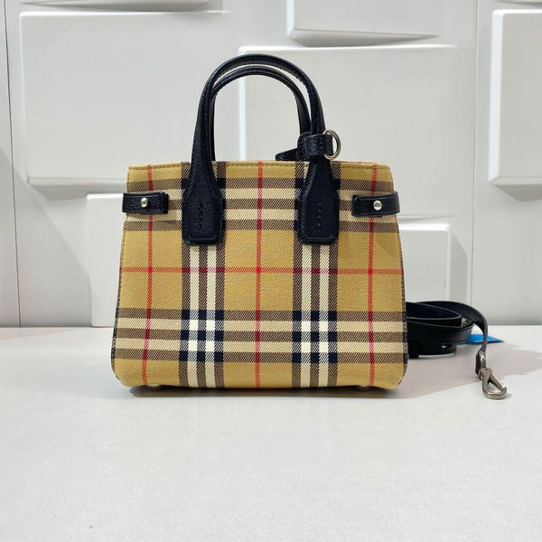 【TikTok Livestream】Burberry Banner Mini House Check Beige/Black CPU0707